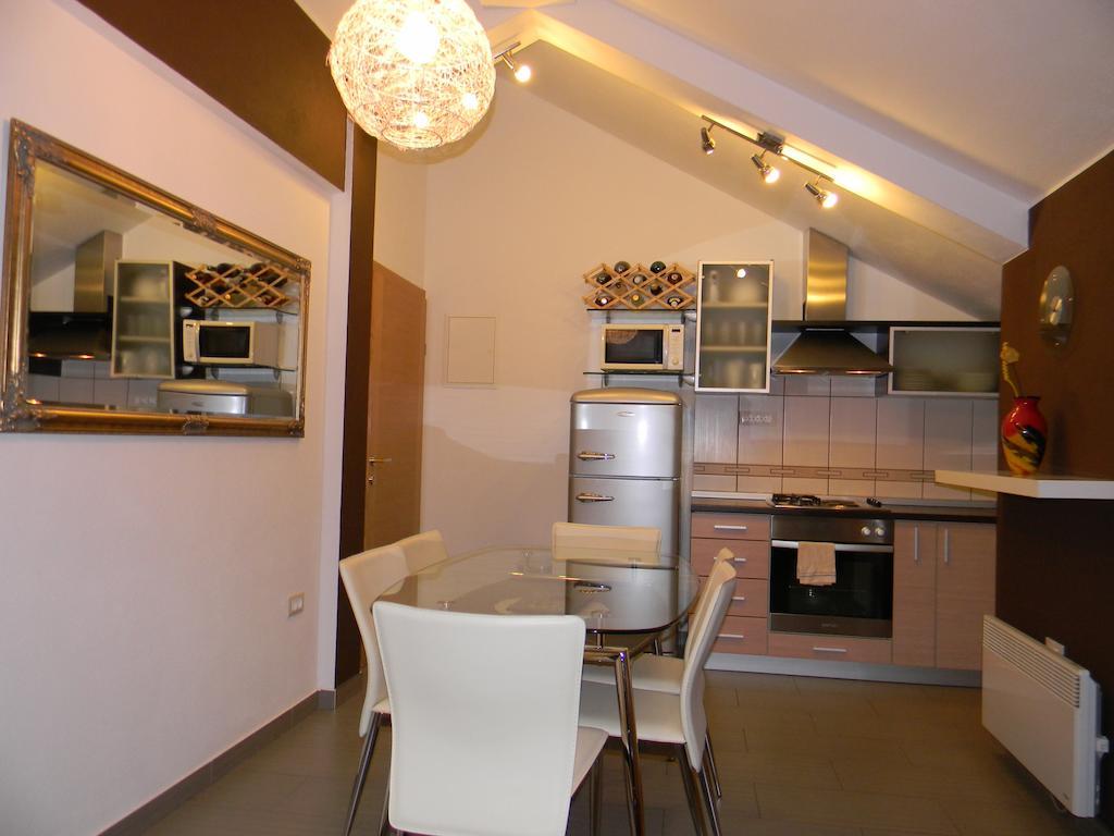 Apartments Lorenco Tisno Zimmer foto