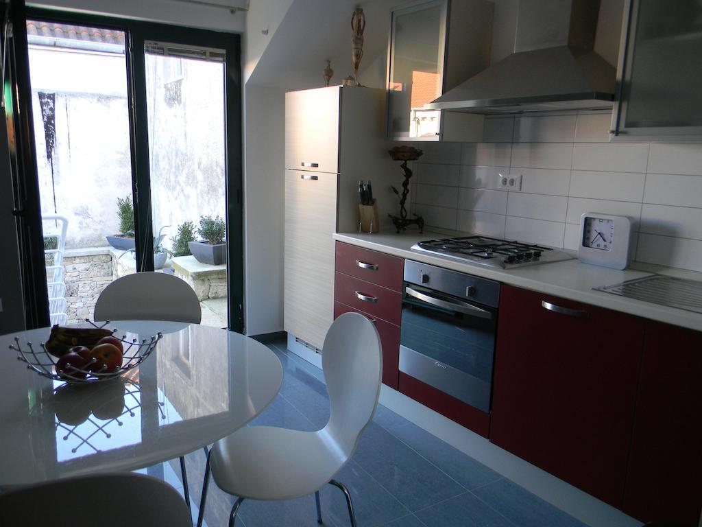 Apartments Lorenco Tisno Zimmer foto